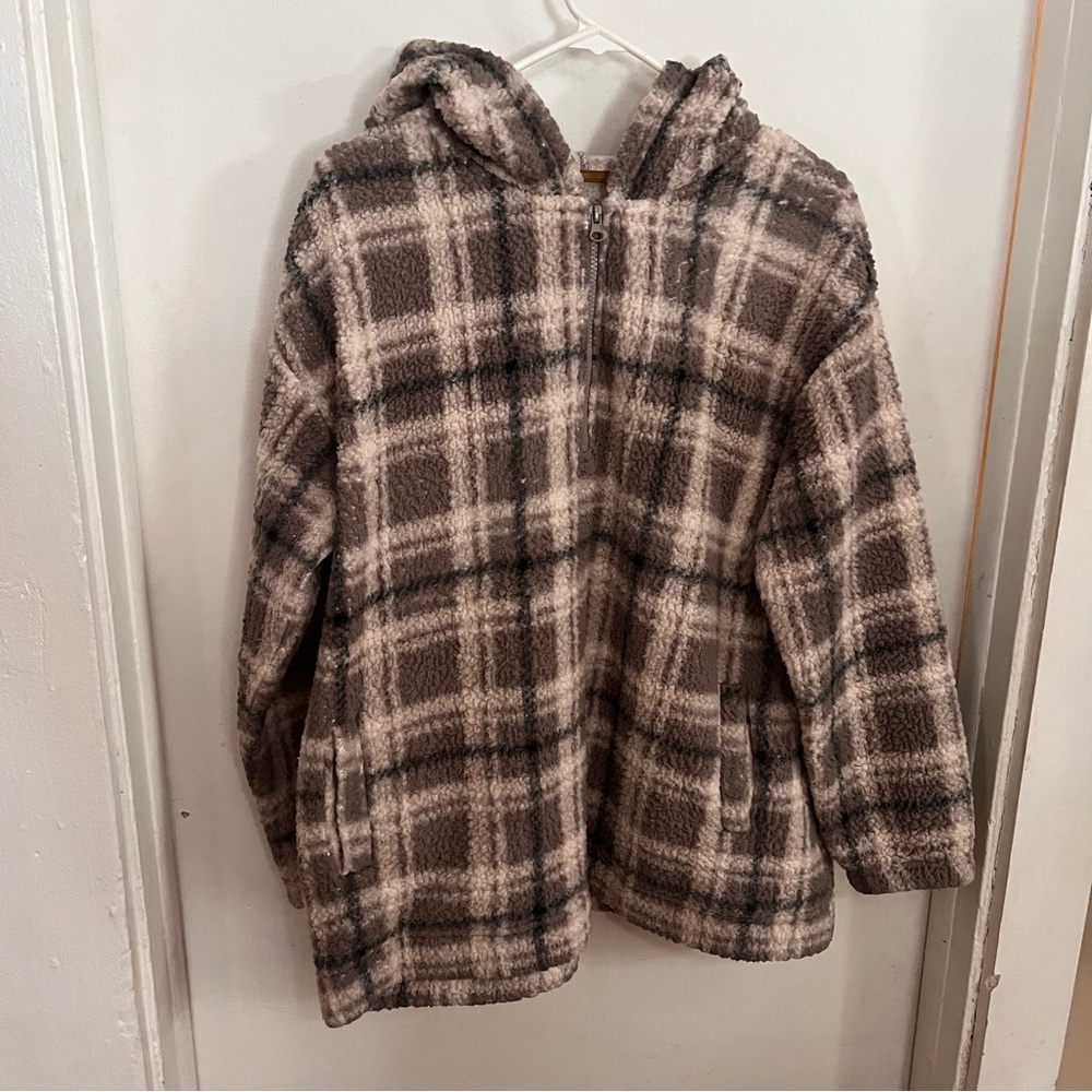 Koolaburra Gray and Cream Teddy Jacket - Picture 5 of 5